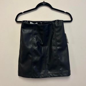 Cute, high waisted, black, (faux) leather skirt